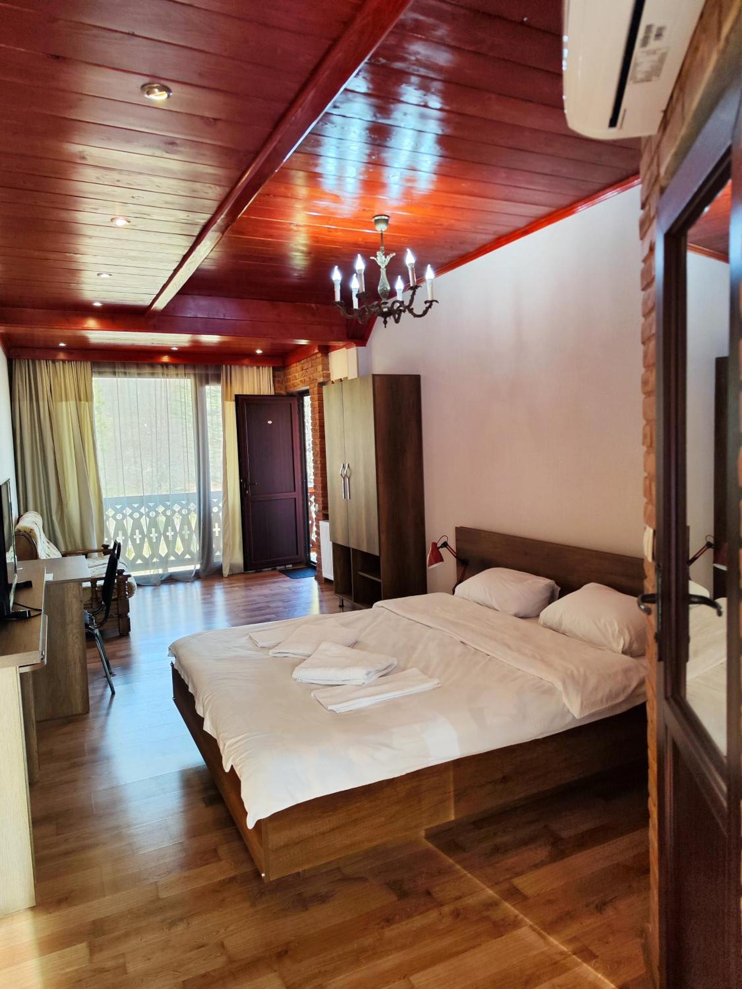 Chateau Chikovani Hotel Gordi Luaran gambar
